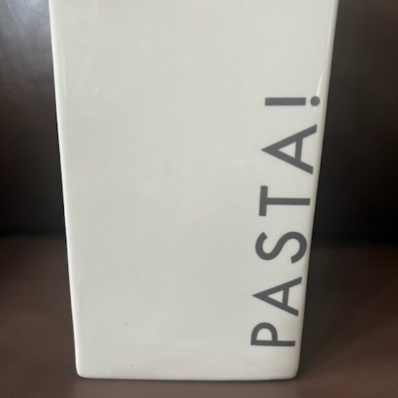 Vintage Large Ceramic Pasta Canister From Claire Wilson's "Point Claire" Country - Picture 7 of 10